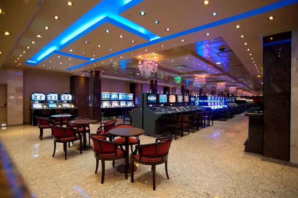 Status Hotel