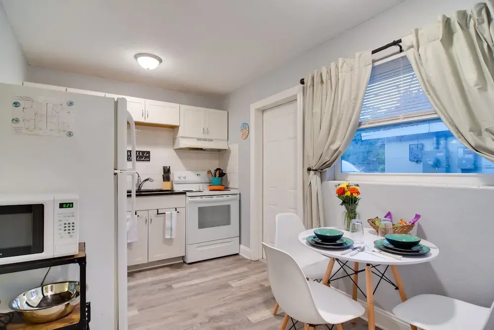 Largo Vacation Rental: 5 Mi to Clearwater Beach!