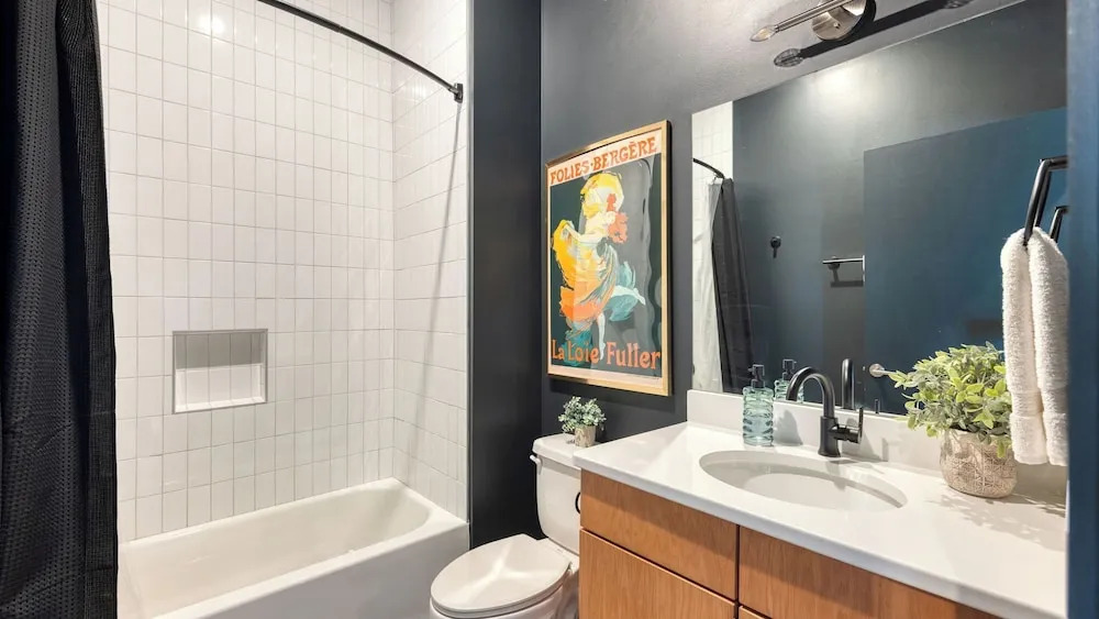 Sleeps 16 2 Homes Next Door + Walk to Dining & Music Lischey Loft & The Bloom House by Avantstay