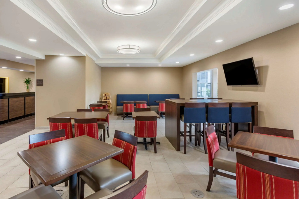 Comfort Suites Clarksville near Governors Square Mall
