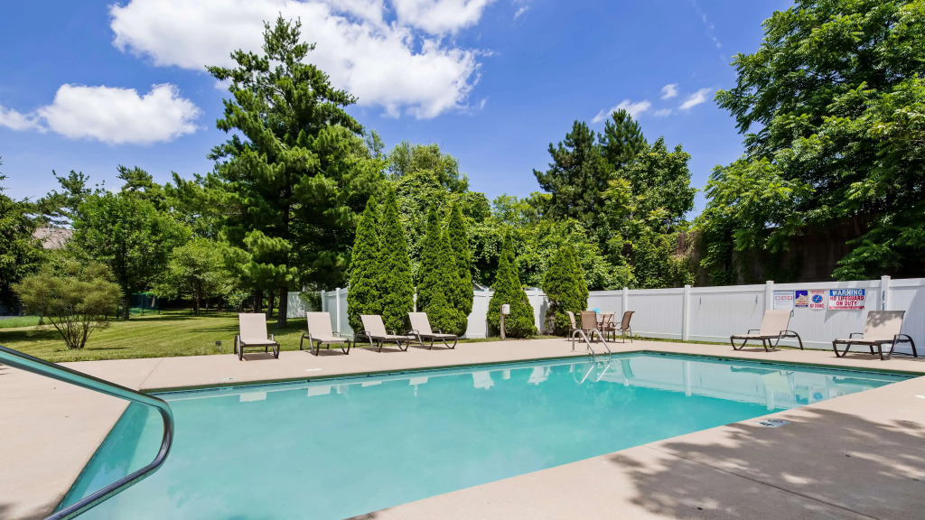 Best Western PLUS Hannaford Inn & Suites