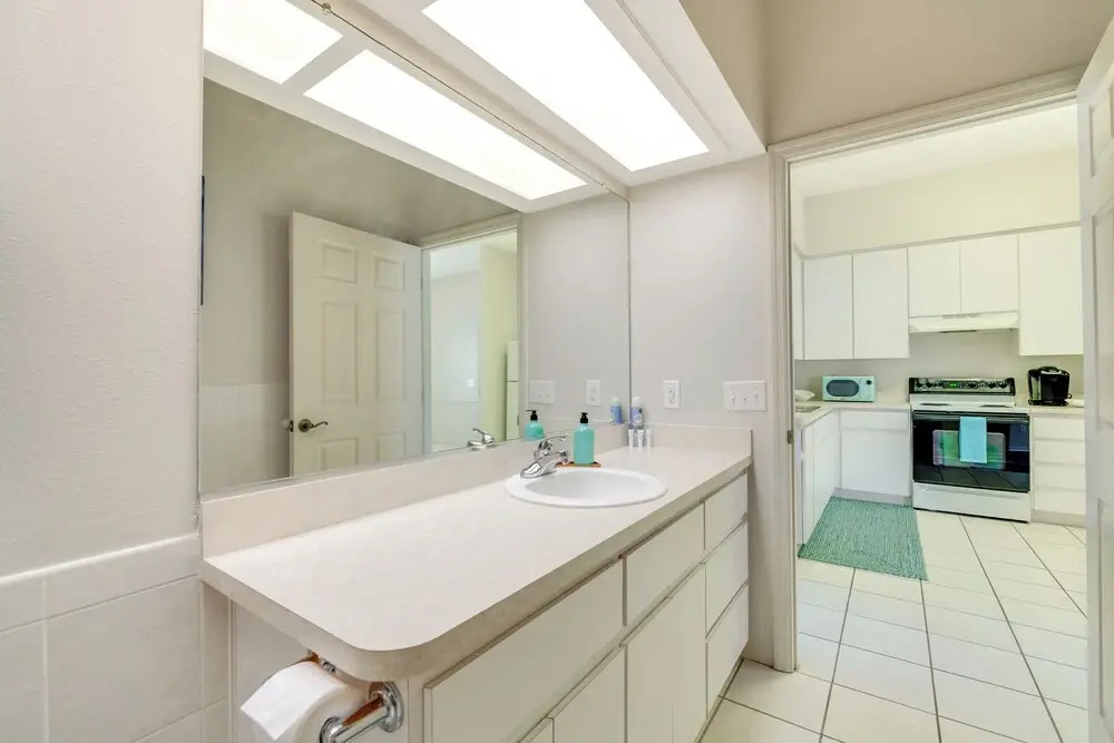 Explore Dtwn Crystal River: Walkable Duplex Unit