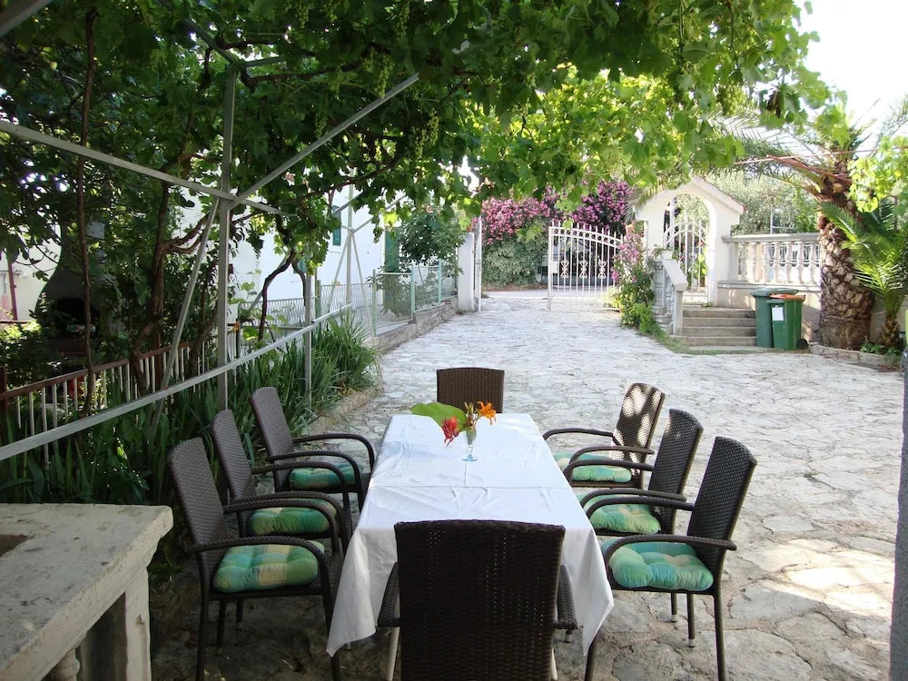 Apartments Antonela with sea view