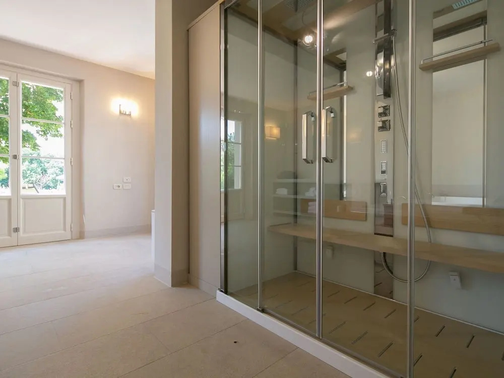 Plush Holiday Home in Cortona with Hot Tub
