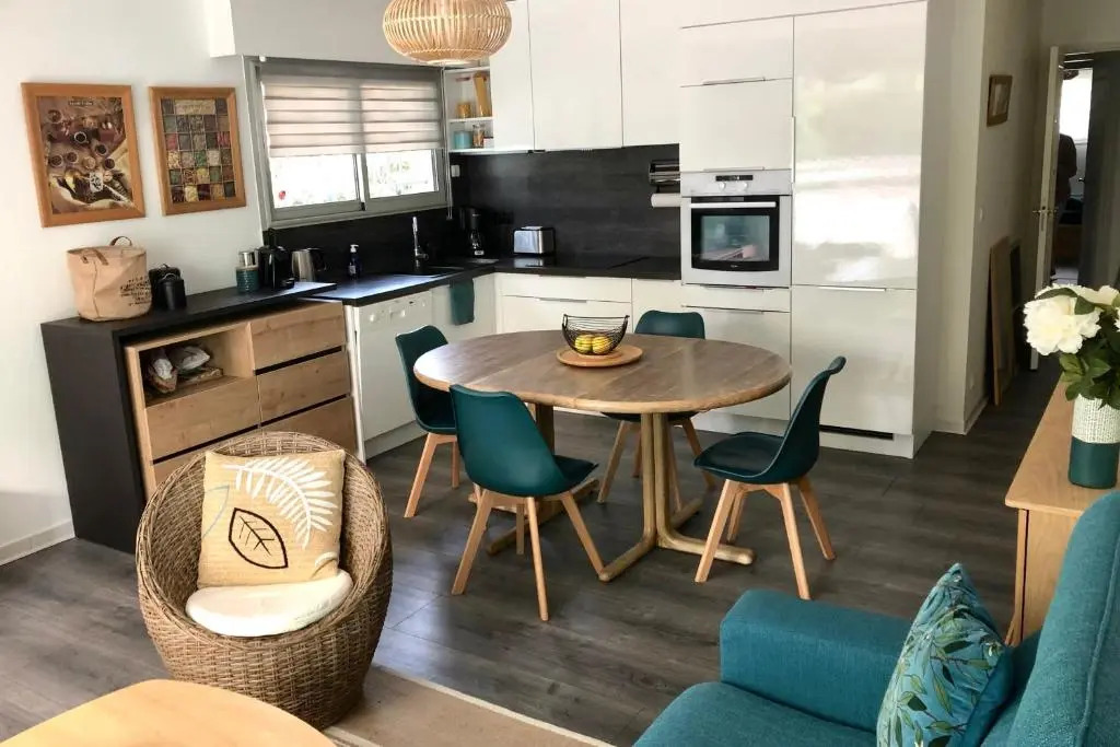 BNB RENTING 2 bedrooms near the beach 300 meters