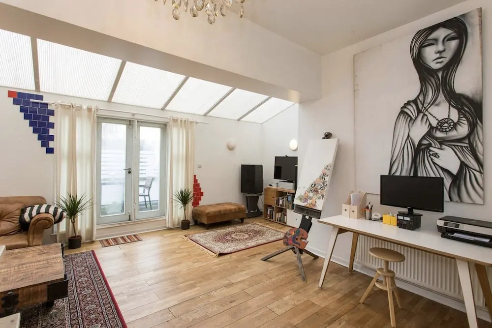 Bright & Spacious 2 Bed w/ Terrace near City Centre