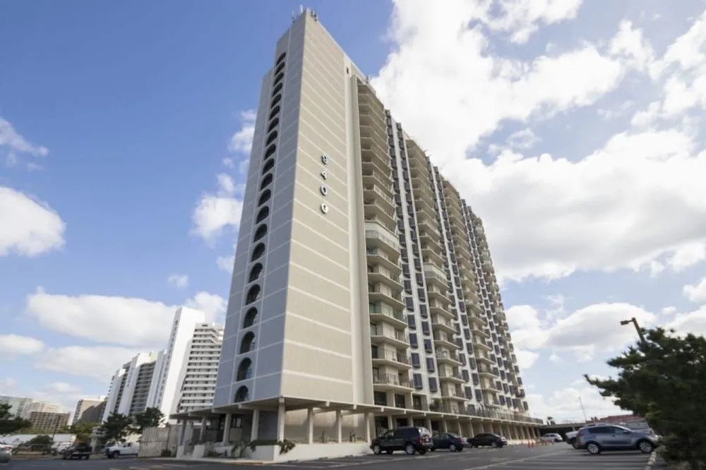 9400 1207 - 2 Br Condo
