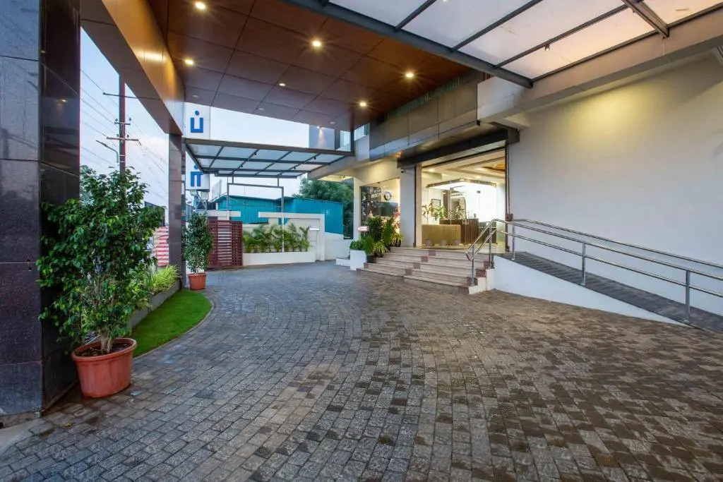 HOTEL BLUEMOON