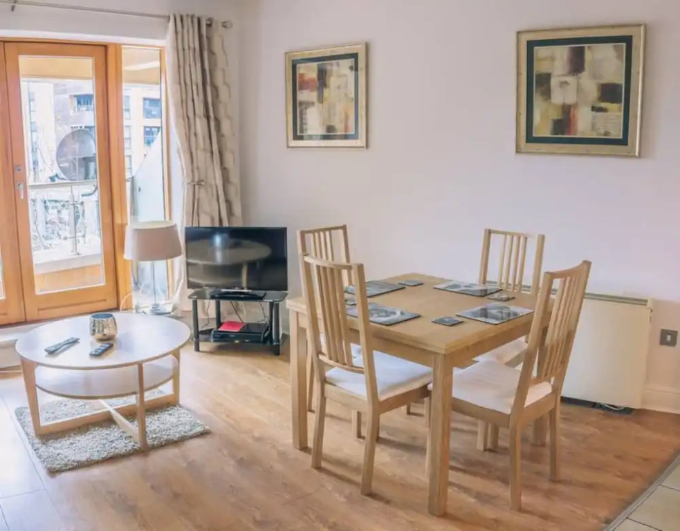 2 Bedroom Apartment Near City Centre