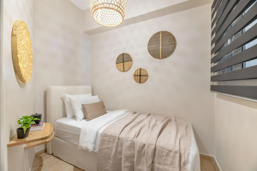 Minimal Retreat w/ Watercoloured Sunset View