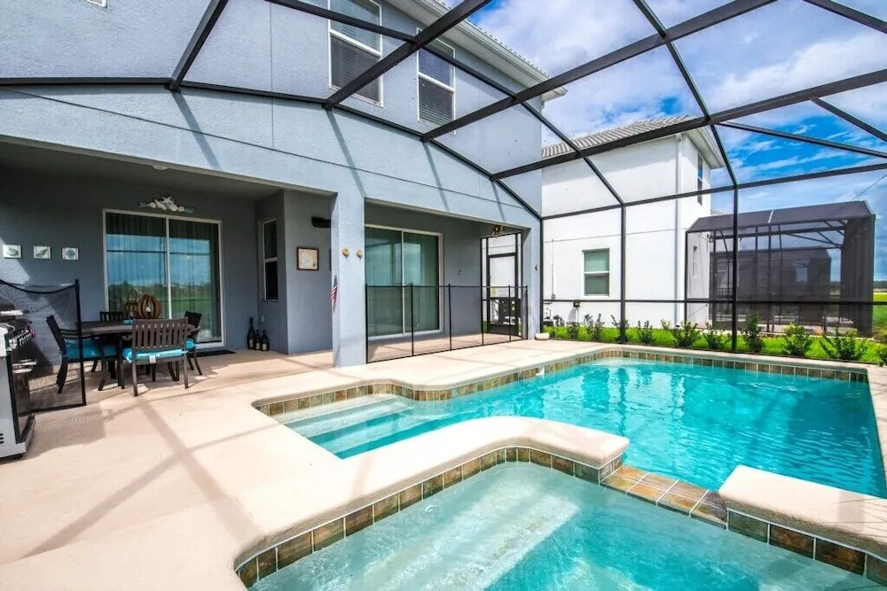 6 Bed 5 Ba Villa with Pool, Spa & Lake View