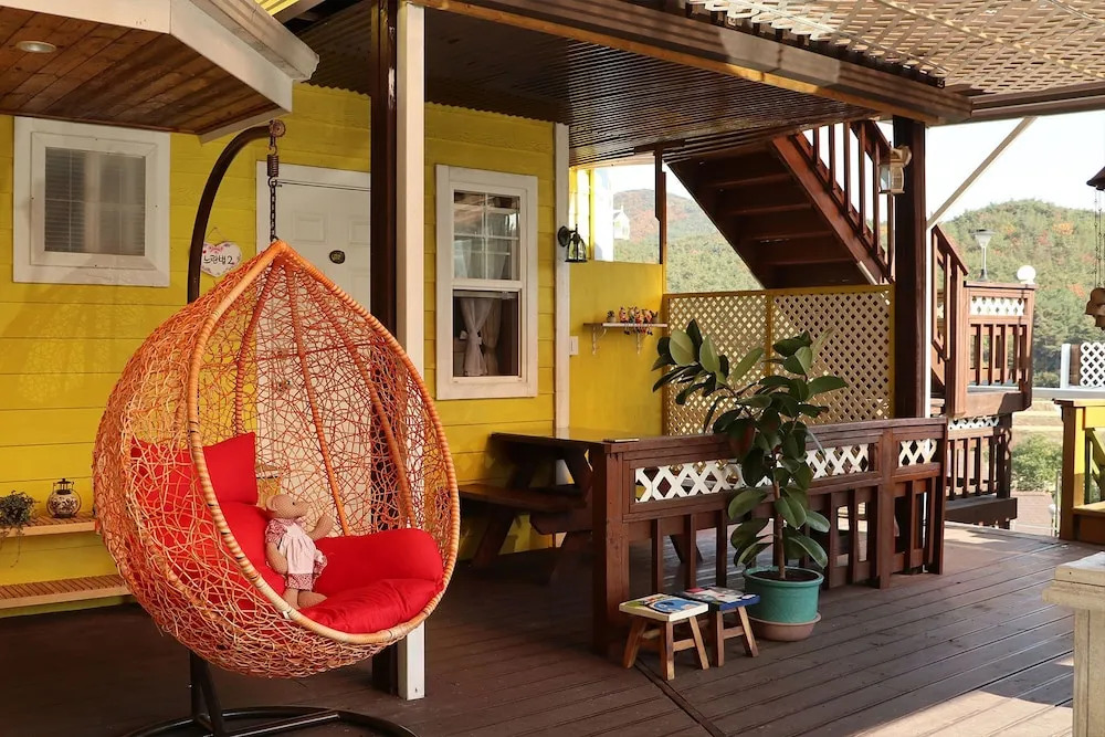 Yellow star Pension