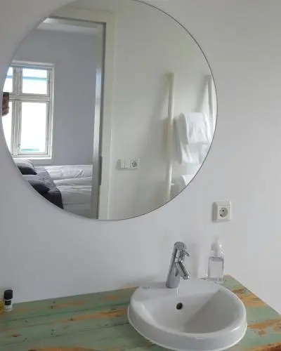 Við Lónið Guesthouse