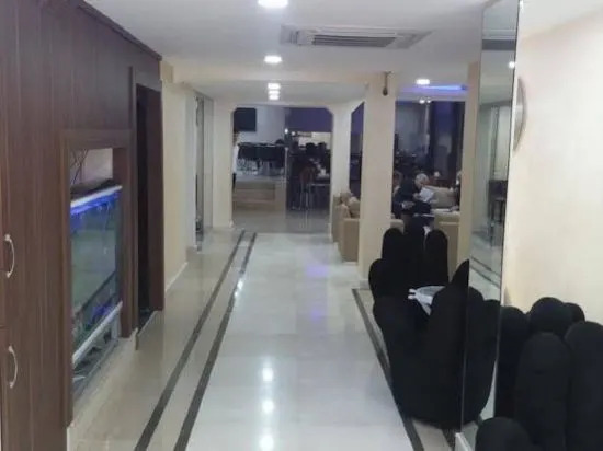 Lal Hotel