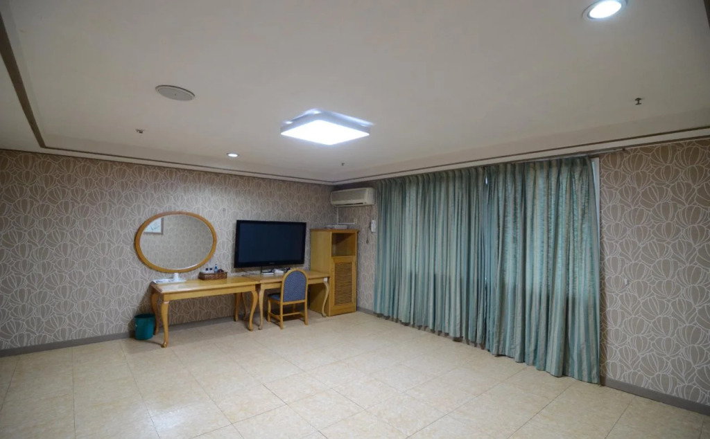 Four Season Youth Hostel