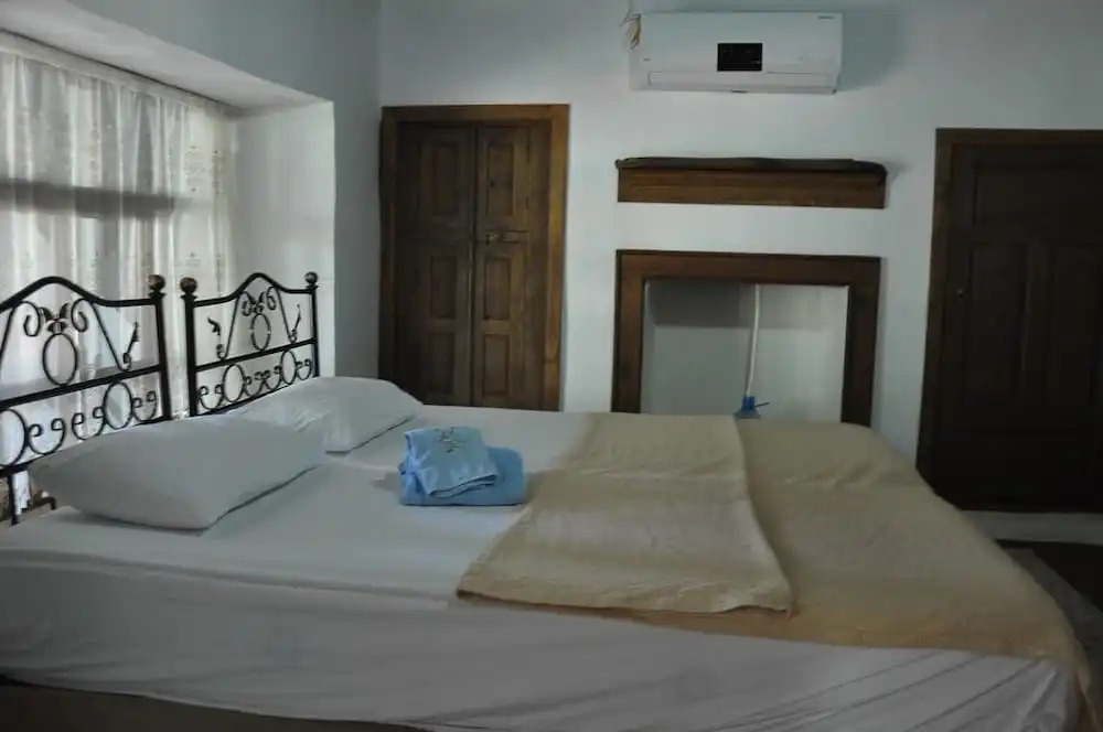 Yalvac Konaklari