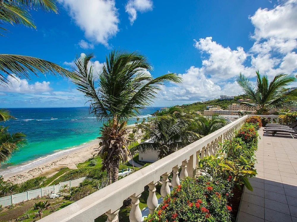 Beachfront Villa FantaSea