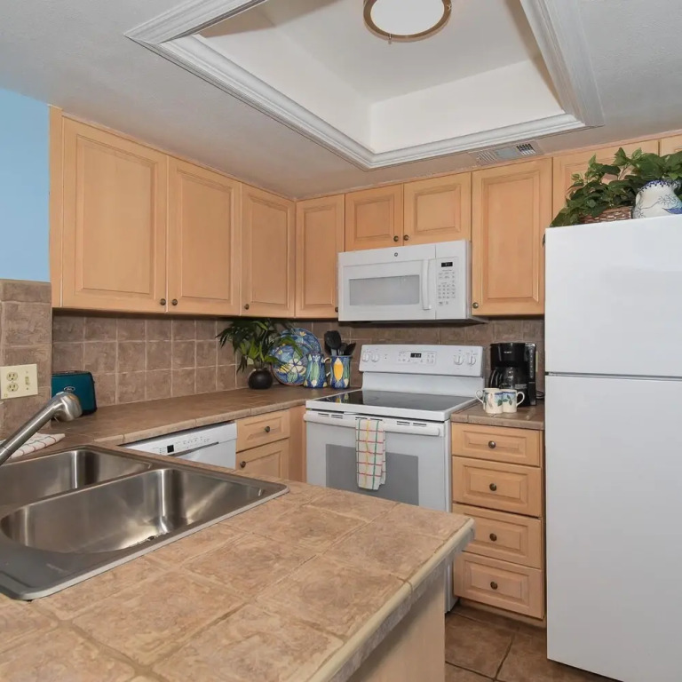 Beachfront Palm House - Walk Right out to the Pool Beach Access - Ph1b