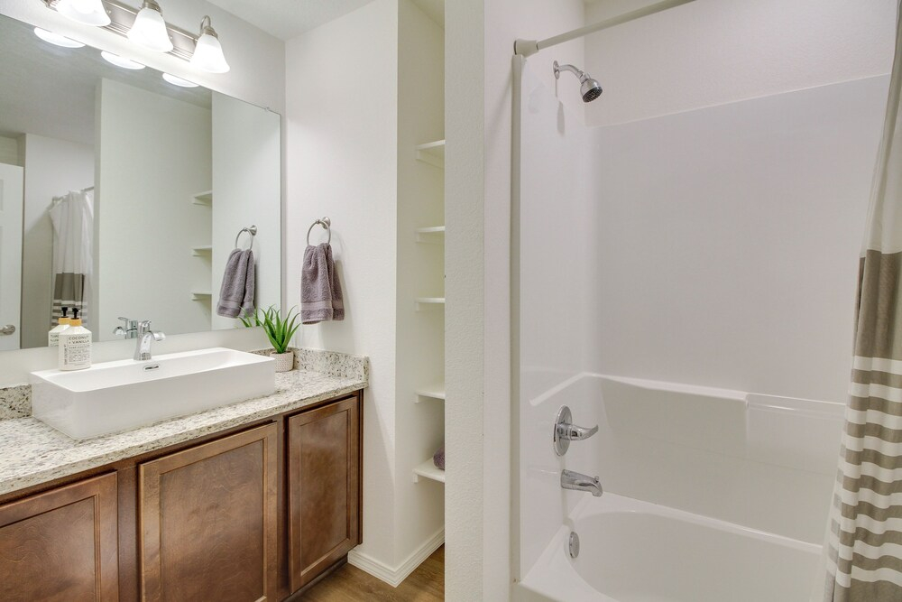 4 Mi to Unm: Convenient Albuquerque Townhome!