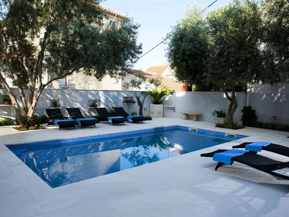 Modern Apartment with Private Pool in Split