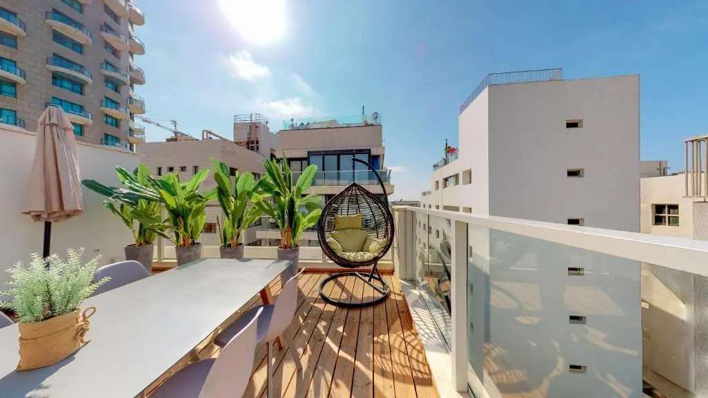 Spacious 1BR w Panoramic Sea View by Sea N Rent