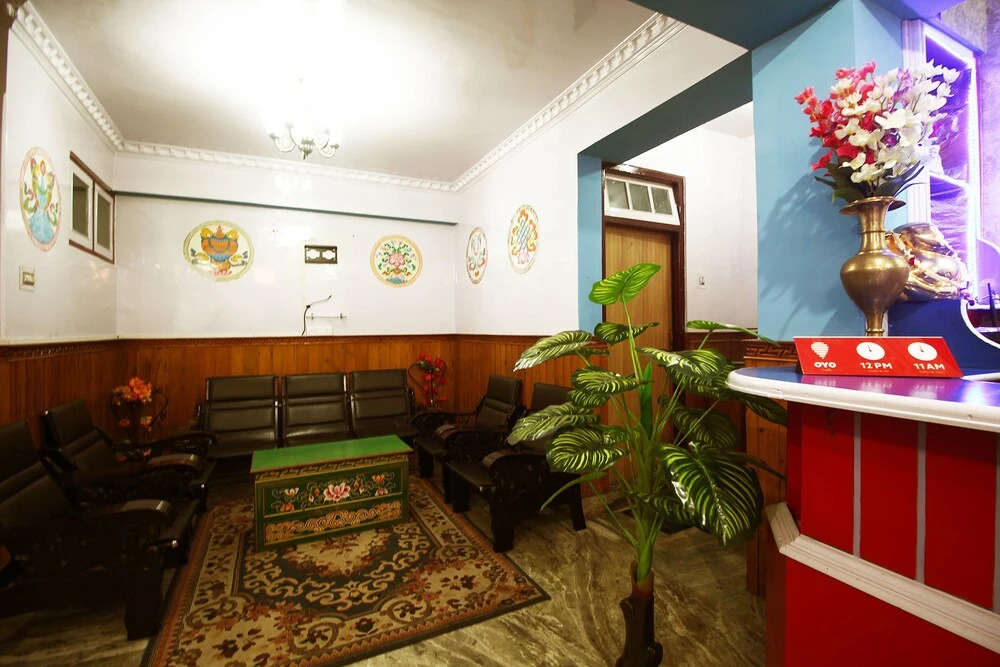 OYO 6932 Hotel Snow Lion