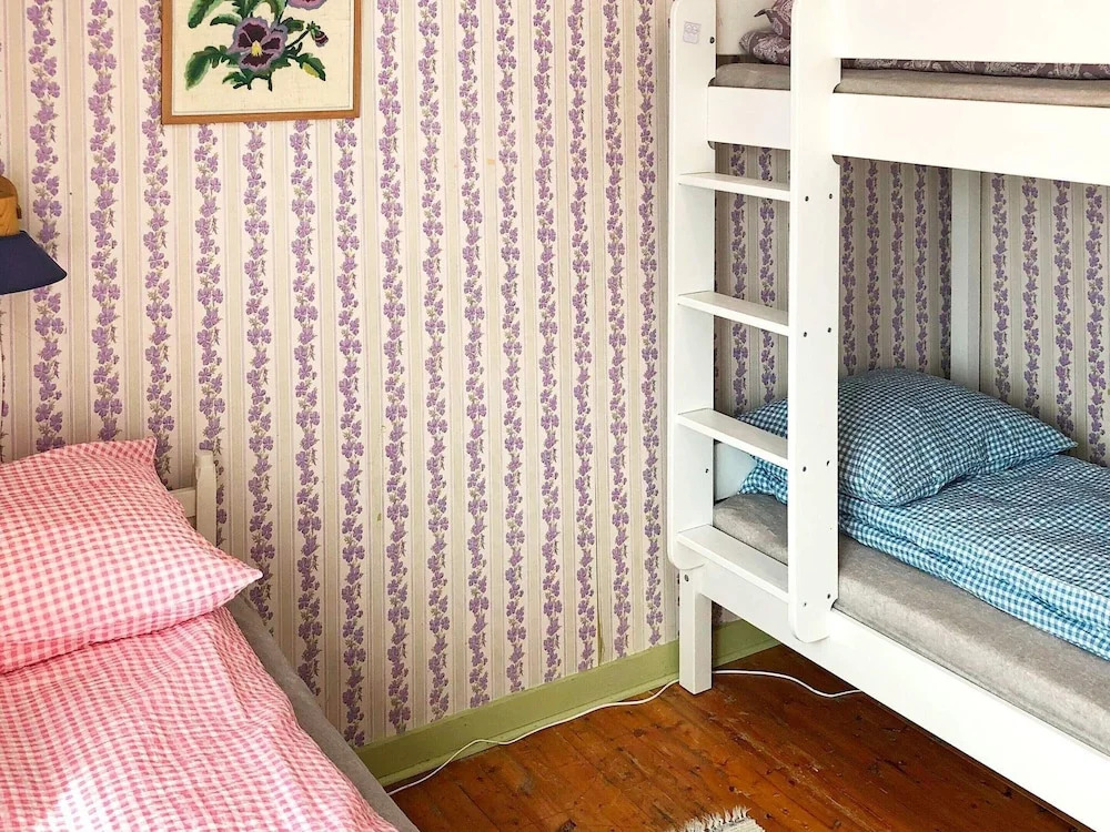 8 person holiday home in STONGLANDSEIDET