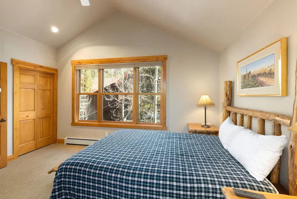 8767 Trappers Crossing 4 Bedroom Condo by RedAwning