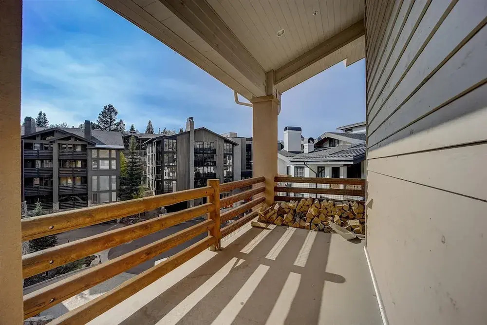 Mont Cervin 32 by AvantStay Ski In Ski Out Home in Silver Lake Village w Hot Tub