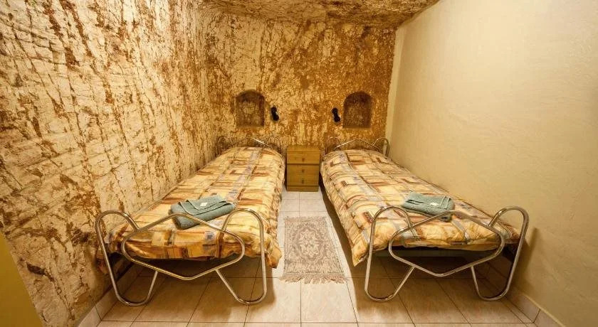 Radeka Downunder Underground Motel