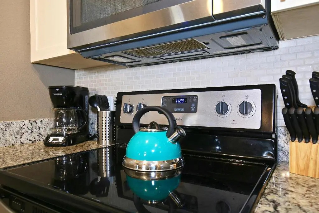 Fantastic Townhouse in Lux community sleeps 8! 10 min to Disney
