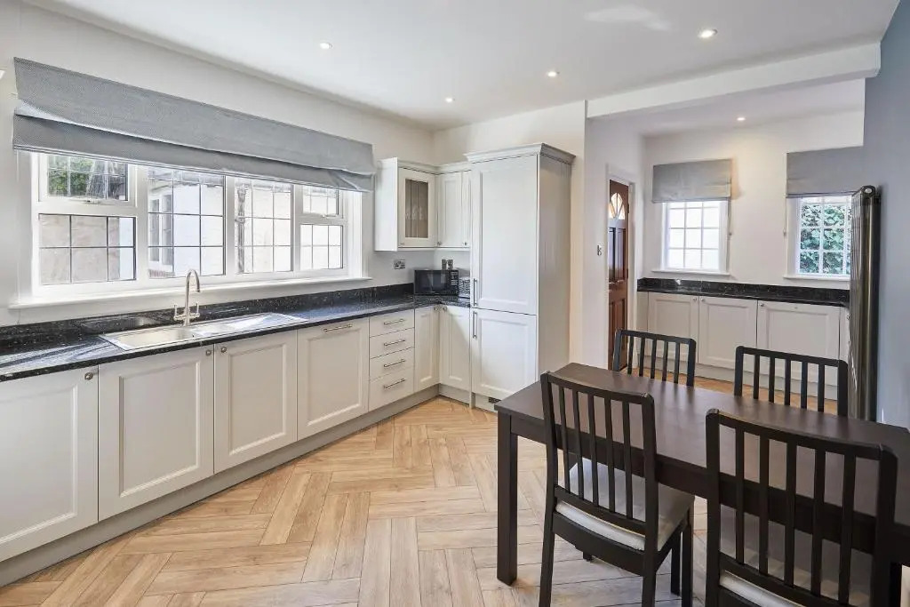 Host Stay White Lodge