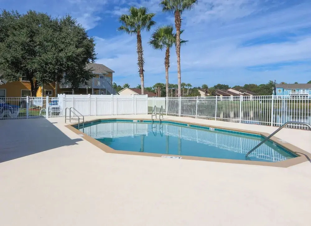 ​Near Theme Parks! 4 BR's, Sleeps 10! Gorgeous Home, Pool, Patio!