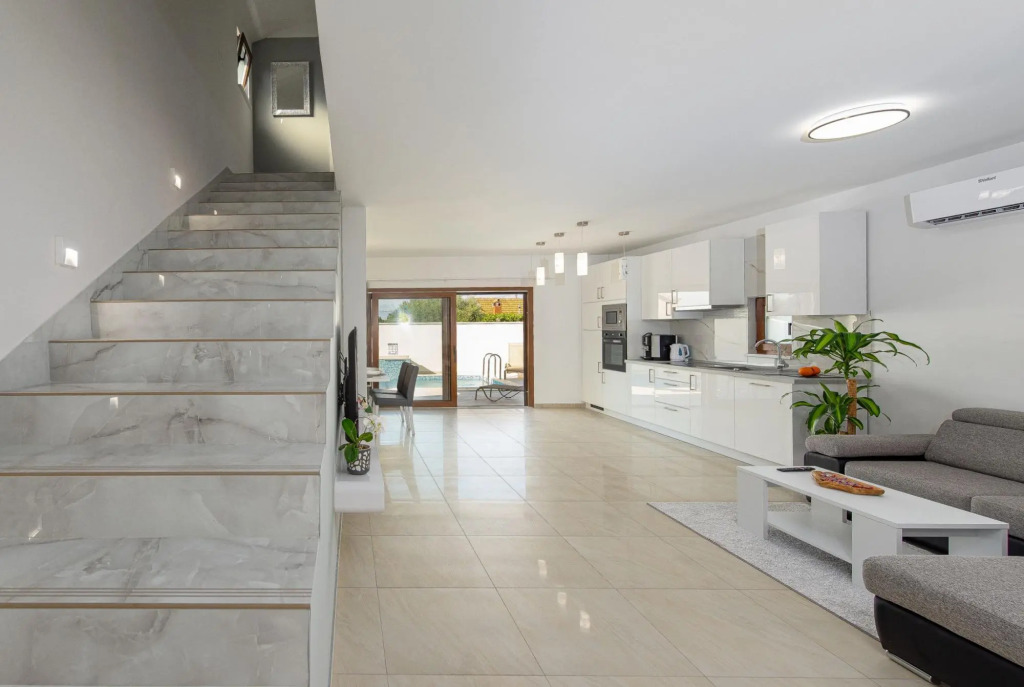 Villa Dina in Zaton with 3 bedrooms and 2 bathrooms