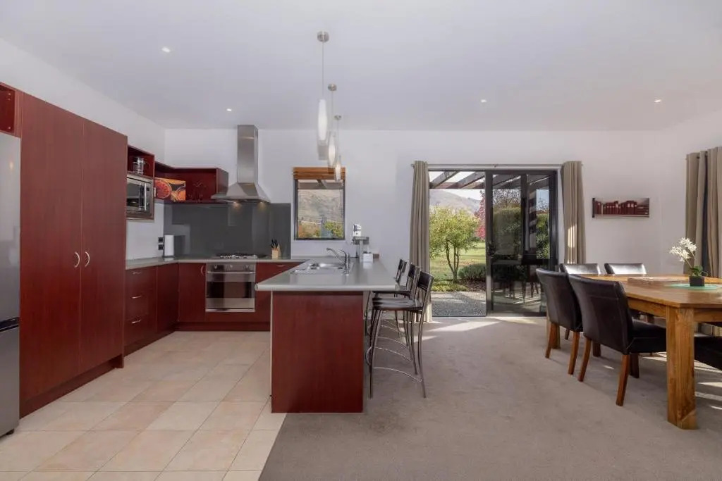 Lake Wanaka Villas at Hertiage Village Country Res