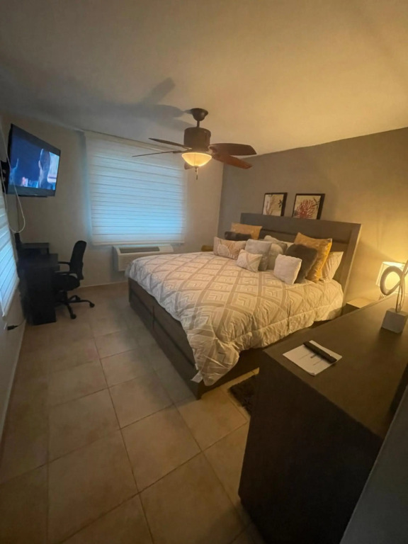 3 Bedroom Apt. Close to Main Beaches/Attractions