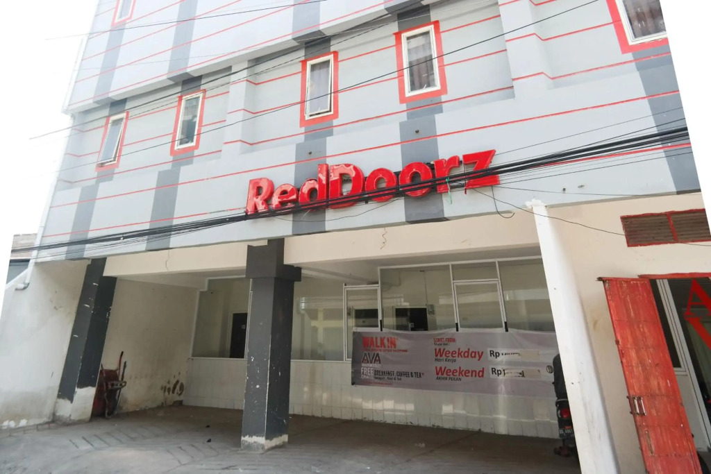 RedDoorz At Losari Area 3