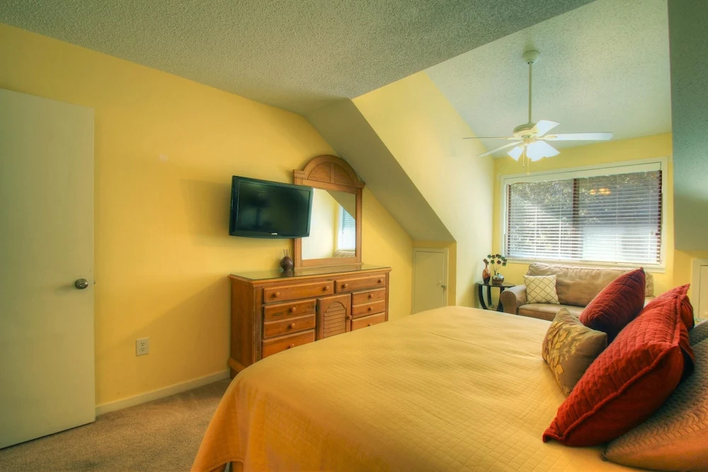 Spacious & Comfortable MB Villa Near Beach!