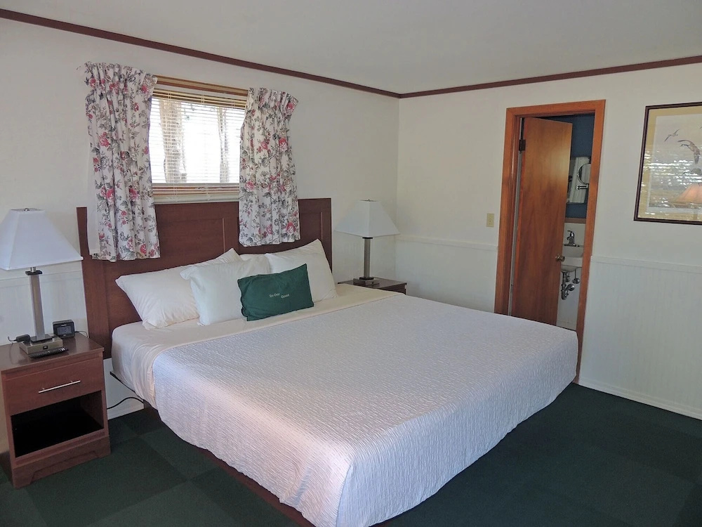 Rock Ledge Motel