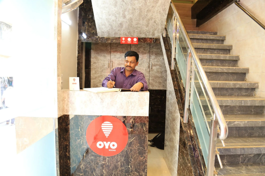 OYO 8678 Hotel Golden Nest