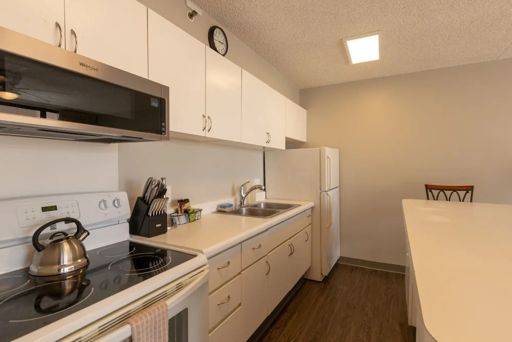 Tower 2 Suite 802 - Qqp 1 Bedroom Condo