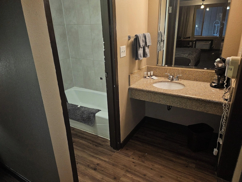 Home Away Inn LLC Laramie
