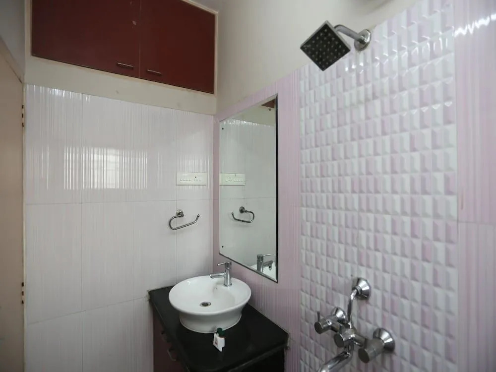 Oyo 19855 B S Guest House