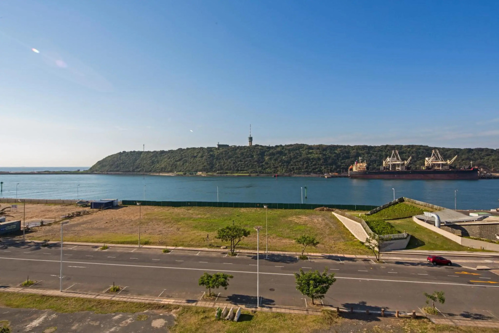 uSHAKA WATERFRONT - PALATIAL PRIVATE PENTHOUSE