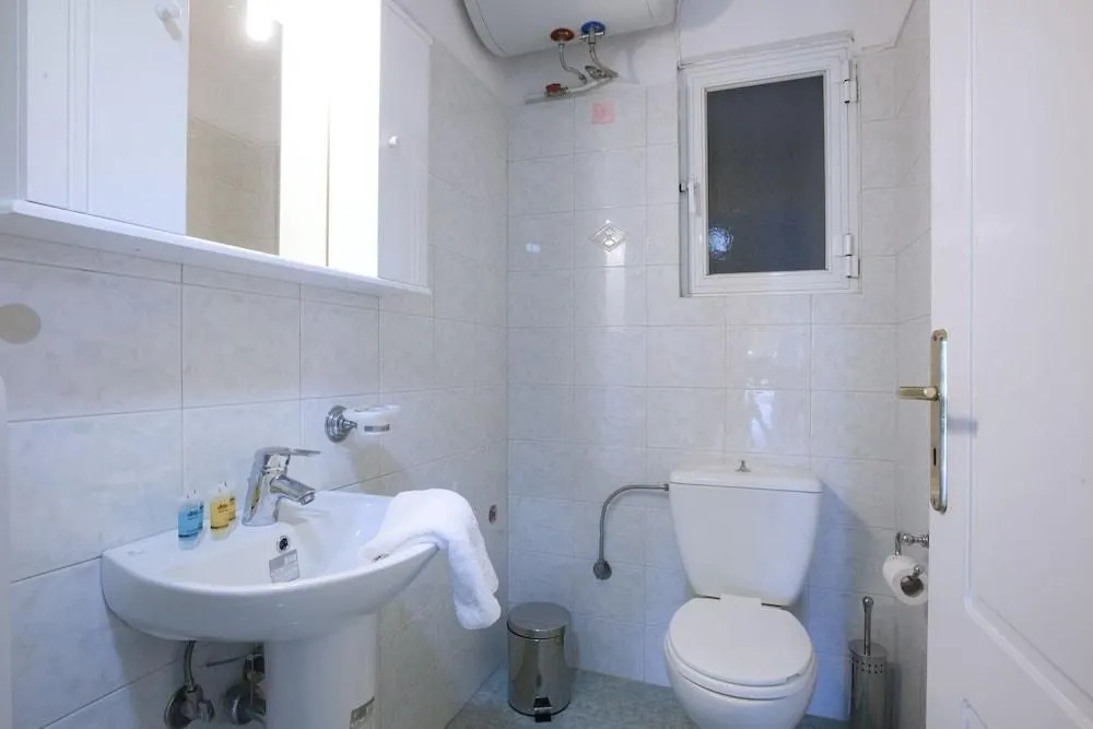 Ano Glyfada- A Big Comfortable Apartment