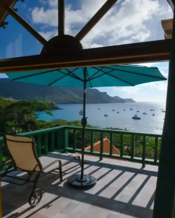 Turtle Point Bequia - 4 B R Villa w Staff