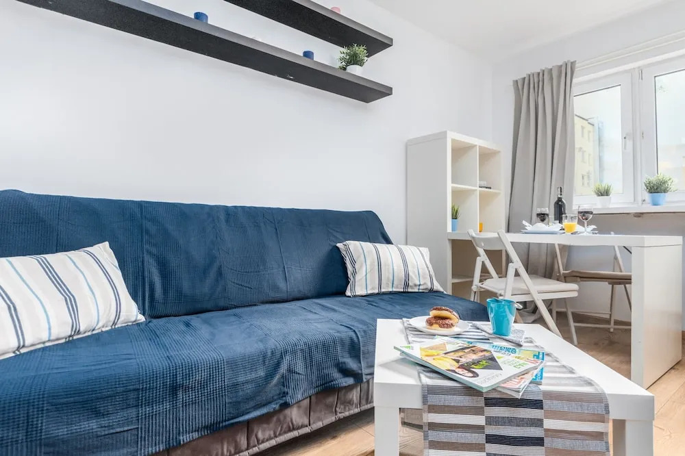 Apartment Warsaw Chmielna 116 by Renters