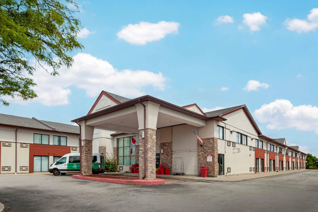 Quality Inn & Suites 5585 Ambler Drive Mississauga Ontario