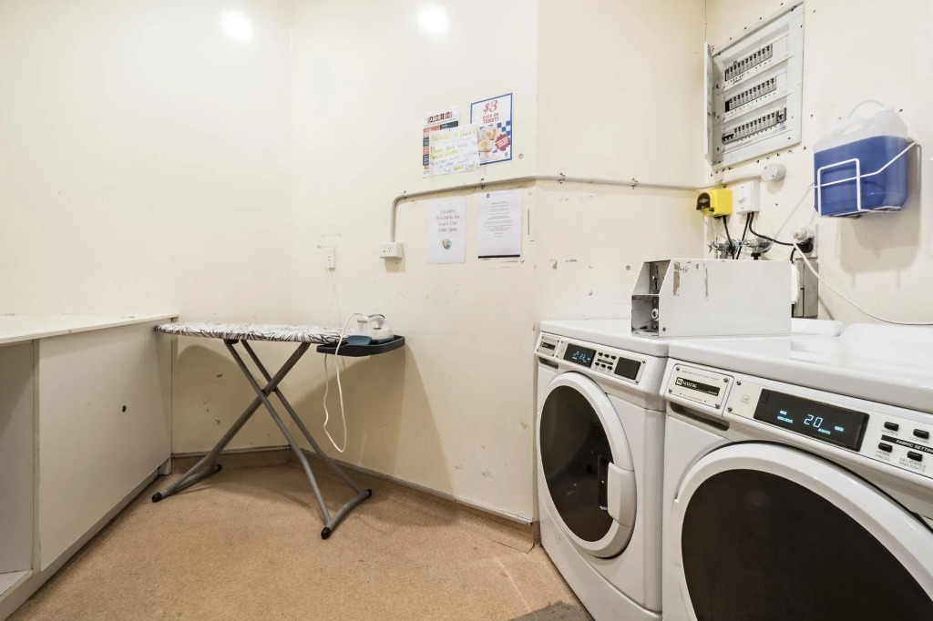 The Cambridge Hotel & Backpackers