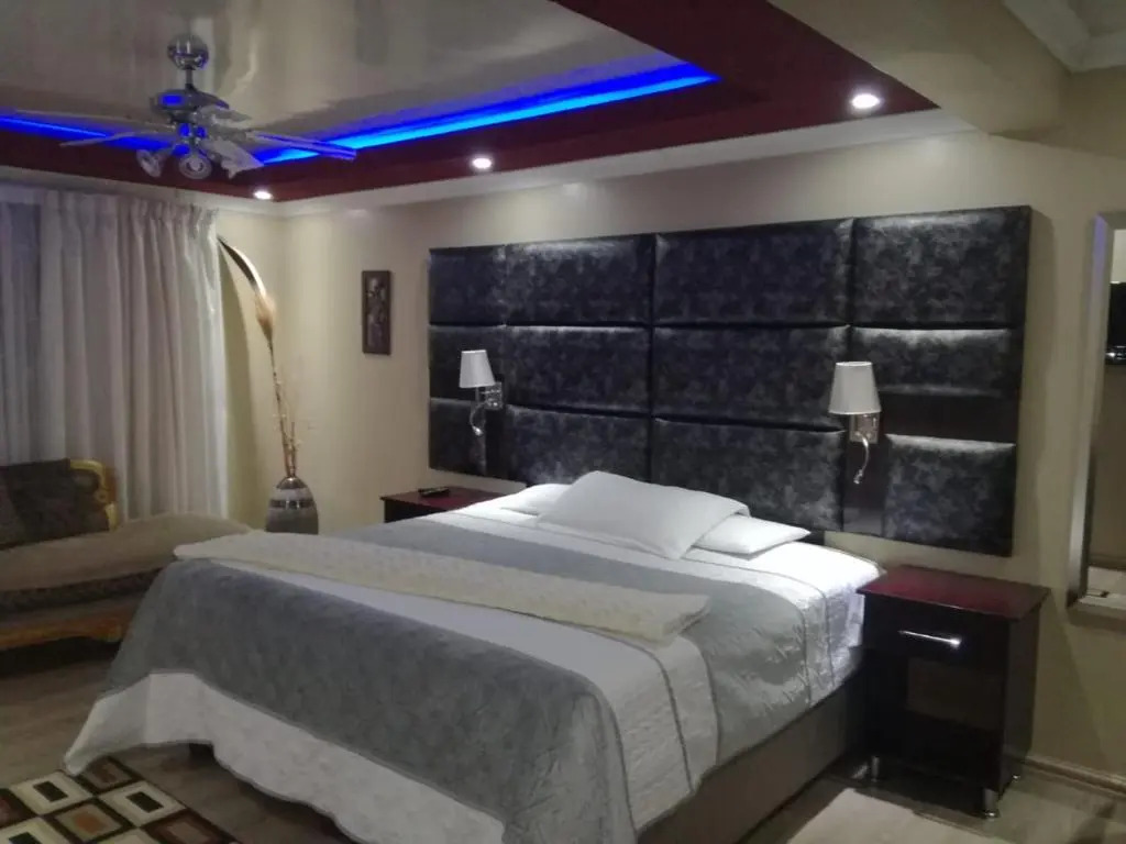 Max B&B